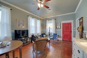 Pet-friendly Home w/ Yard: 3 Mi to Dtwn Houston!