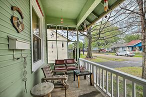 Pet-friendly Home w/ Yard: 3 Mi to Dtwn Houston!