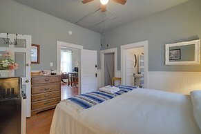 Pet-friendly Home w/ Yard: 3 Mi to Dtwn Houston!