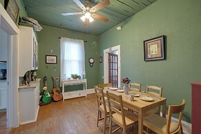 Pet-friendly Home w/ Yard: 3 Mi to Dtwn Houston!