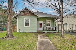 Pet-friendly Home w/ Yard: 3 Mi to Dtwn Houston!