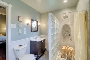 Pet-friendly Home w/ Yard: 3 Mi to Dtwn Houston!