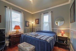 Pet-friendly Home w/ Yard: 3 Mi to Dtwn Houston!