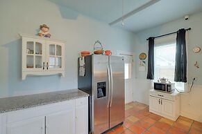 Pet-friendly Home w/ Yard: 3 Mi to Dtwn Houston!