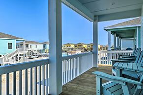 6 Mi to Beach: Rockport Home w/ Pool Access!