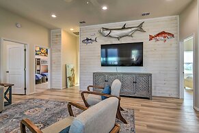 6 Mi to Beach: Rockport Home w/ Pool Access!