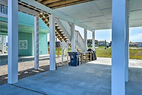 6 Mi to Beach: Rockport Home w/ Pool Access!