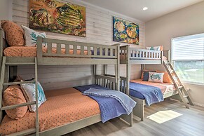 6 Mi to Beach: Rockport Home w/ Pool Access!