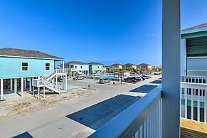 6 Mi to Beach: Rockport Home w/ Pool Access!