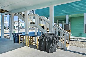 6 Mi to Beach: Rockport Home w/ Pool Access!