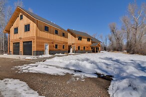 Riverfront Home w/ Bbq: 2 Mi to Downtown Gunnison!