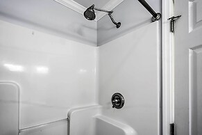 Charming Spring Lake Retreat, 1 Mi to Beach!