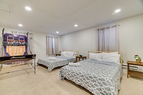 Hot Tub, Fire Pit & Game Room: Tobyhanna Home!