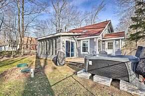 Hot Tub, Fire Pit & Game Room: Tobyhanna Home!
