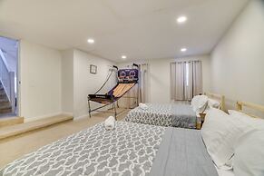 Hot Tub, Fire Pit & Game Room: Tobyhanna Home!