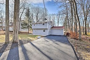 Hot Tub, Fire Pit & Game Room: Tobyhanna Home!