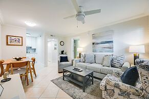 Naples Condo w/ Pool - Walk to Dining & Beach