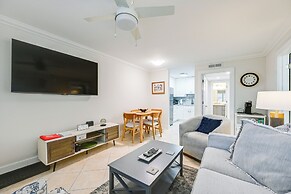 Naples Condo w/ Pool - Walk to Dining & Beach