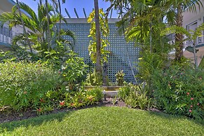 Naples Condo w/ Pool - Walk to Dining & Beach