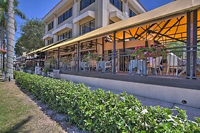 Naples Condo w/ Pool - Walk to Dining & Beach