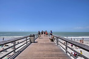 Naples Condo w/ Pool - Walk to Dining & Beach