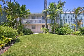 Naples Condo w/ Pool - Walk to Dining & Beach