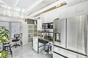 Florida Getaway w/ Patio ~ 3 Mi to Beaches!