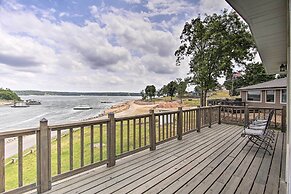 Lakefront Afton Cottage w/ Deck: Walk to Boat Ramp