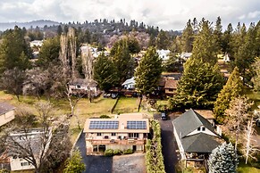 Hikers Escape Home Near Beach, Golf & Yosemite