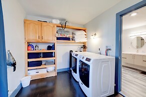 < 4 Mi to Cooperstown: Charming Historic Home!