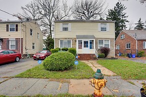 Newark Home w/ Deck & Fire Pit, 16 Mi to Nyc!