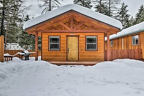 Hungry Horse Cabin: Deck, Fire Pit, Near Glacier!