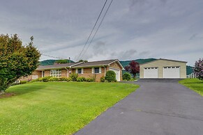 Serene Johnson City Home w/ Mountain Views