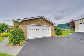 Serene Johnson City Home w/ Mountain Views