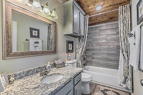 Serene Alto Cabin w/ Mountain Views & Fire Pit!