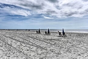 Walk to Beach: Hilton Head Condo w/ Golf Views