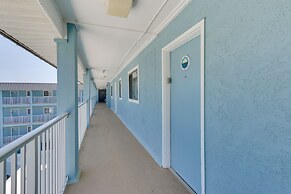 Walk to Beach: Hilton Head Condo w/ Golf Views