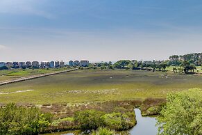 Walk to Beach: Hilton Head Condo w/ Golf Views