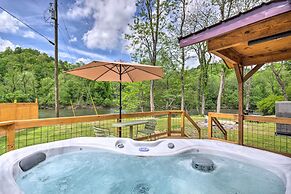 Private Hot Tub: Tuckasegee River Couple's Escape