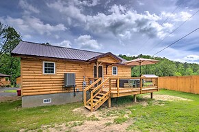 Private Hot Tub: Tuckasegee River Couple's Escape