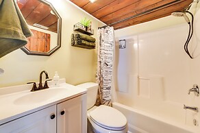 Houghton Lake Cottage - Central Location!