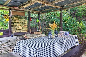Shaw Creek Cottage w/ Fire Pit & Forest Views