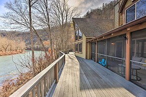 'serenity on the River' Luxe Lewisburg Cabin!