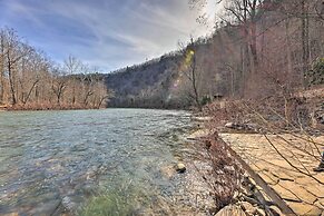'serenity on the River' Luxe Lewisburg Cabin!
