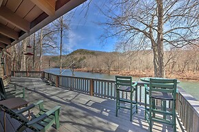 'serenity on the River' Luxe Lewisburg Cabin!