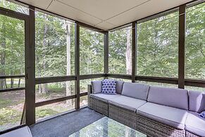 Screened Porch & Deck: Pet-friendly Poconos Escape