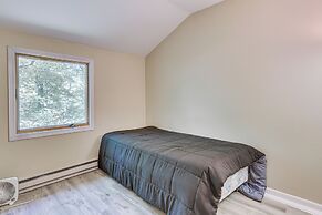 Screened Porch & Deck: Pet-friendly Poconos Escape