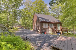 Screened Porch & Deck: Pet-friendly Poconos Escape