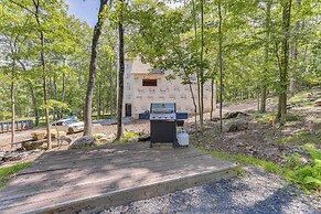 Screened Porch & Deck: Pet-friendly Poconos Escape