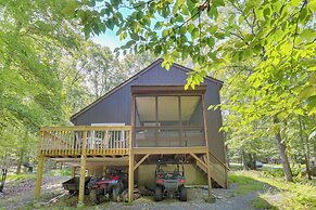 Screened Porch & Deck: Pet-friendly Poconos Escape